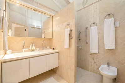 Luxury Villa Photo #21