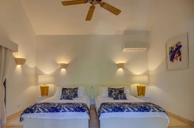 Luxury Villa Photo #45