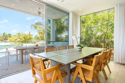 Luxury Villa Photo #9