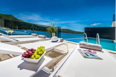 Luxury Villa Photo #7