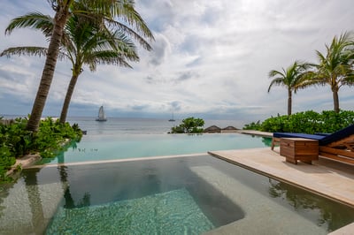 Luxury Villa Photo #4