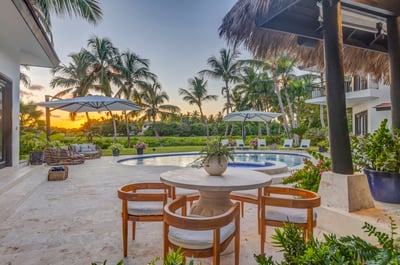 Luxury Villa Photo #18