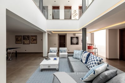 Luxury Villa Photo #17