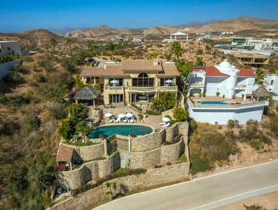 Luxury Villa Photo #2
