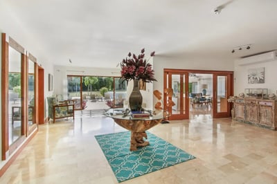 Luxury Villa Photo #24
