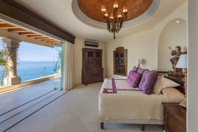 Luxury Villa Photo #37