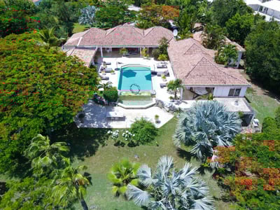 Les Terres Basses,La Pinta