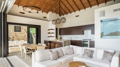 Luxury Villa Photo #6