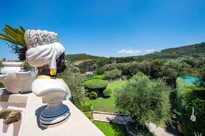 Luxury Villa Photo #16