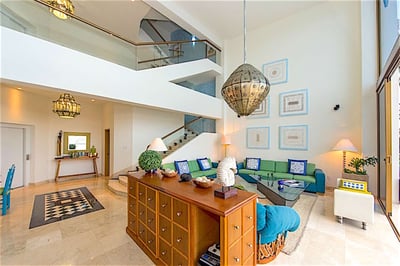 Luxury Villa Photo #35