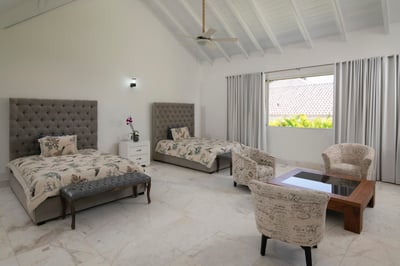 Luxury Villa Photo #18