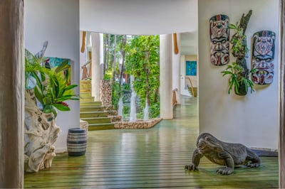Luxury Villa Photo #18