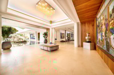 Luxury Villa Photo #35