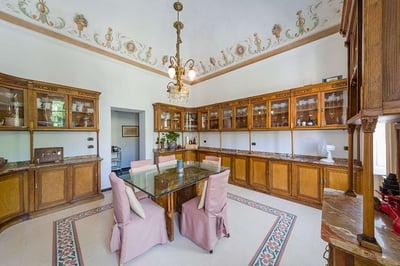 Luxury Villa Photo #15