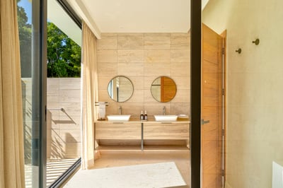 Luxury Villa Photo #32