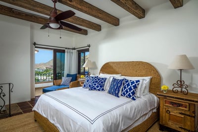 Luxury Villa Photo #18