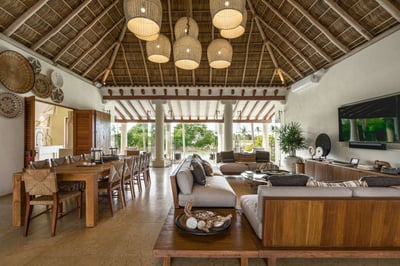 Luxury Villa Photo #14