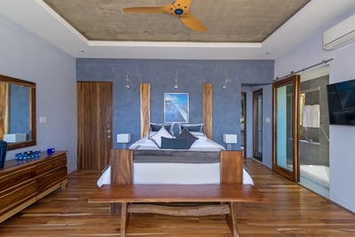Luxury Villa Photo #30