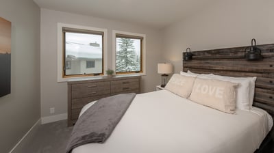 Bedroom 3, Mid-Level - Queen suite 2