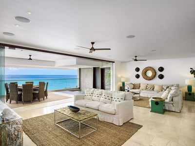 Luxury Villa Photo #3