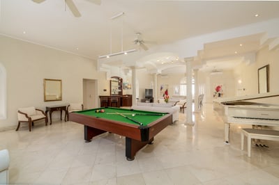 Luxury Villa Photo #21