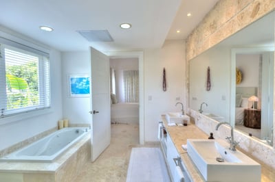 Luxury Villa Photo #41