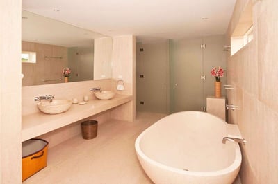 Luxury Villa Photo #17