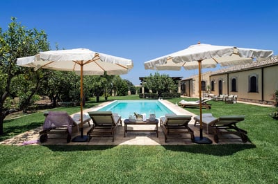 Luxury Villa Photo #6