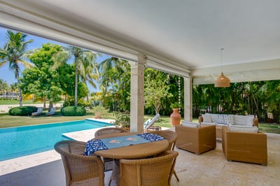Luxury Villa Photo #18