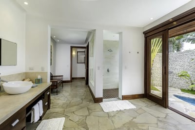 Luxury Villa Photo #40