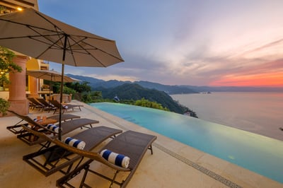 Luxury Villa Photo #4