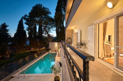 Luxury Villa Photo #8