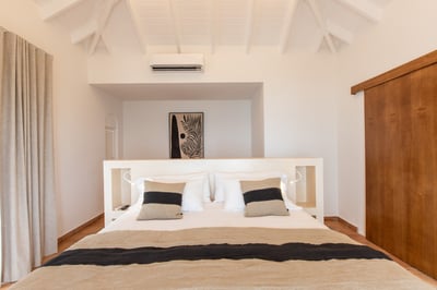 Luxury Villa Photo #27