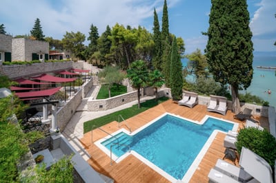 Luxury Villa Photo #3