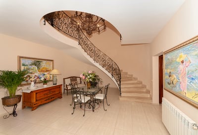 Luxury Villa Photo #18