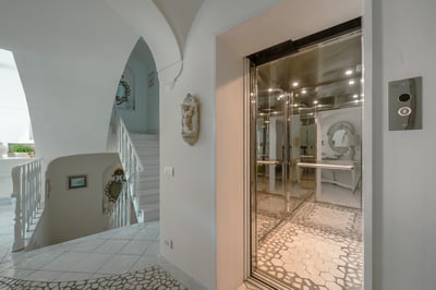 Luxury Villa Photo #30