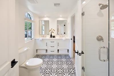 Jack-n-Jill bathroom shared by Guest bedrooms 5 & 6