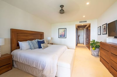 Luxury Villa Photo #17