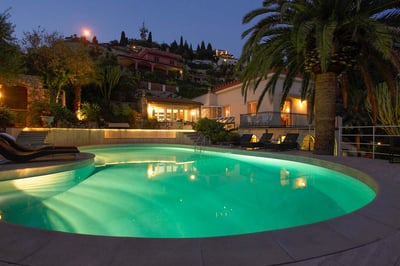 Luxury Villa Photo #2