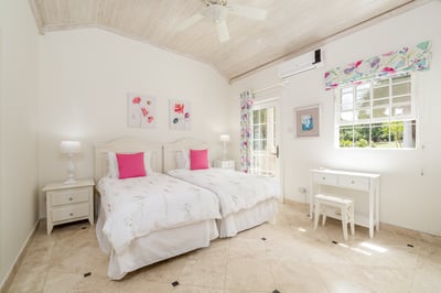 Luxury Villa Photo #12