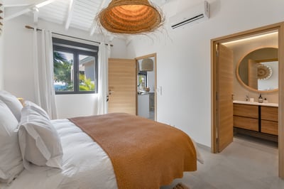 Luxury Villa Photo #18