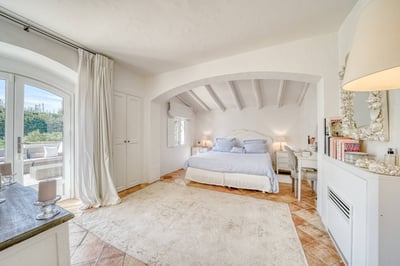 Luxury Villa Photo #18