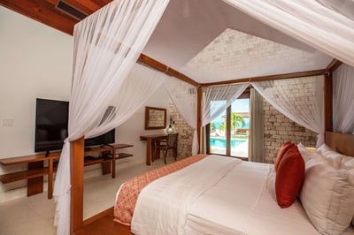 Luxury Villa Photo #12