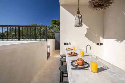 Luxury Villa Photo #4