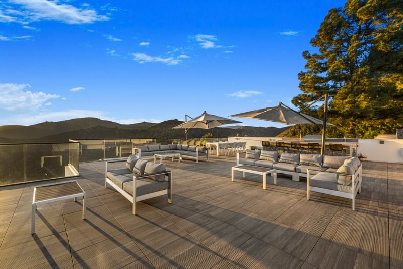 Linda Flora Modern Estate