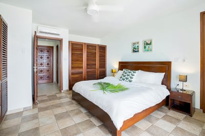 Luxury Villa Photo #29