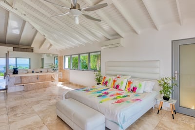 Luxury Villa Photo #15