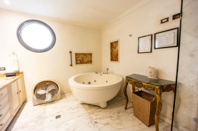 Luxury Villa Photo #33