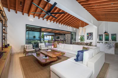 Luxury Villa Photo #34