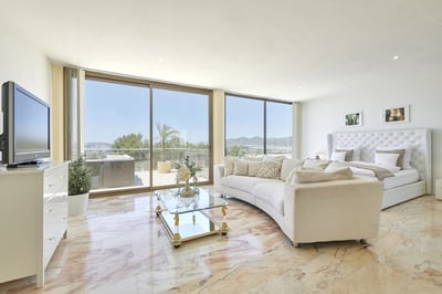 Luxury Villa Photo #25